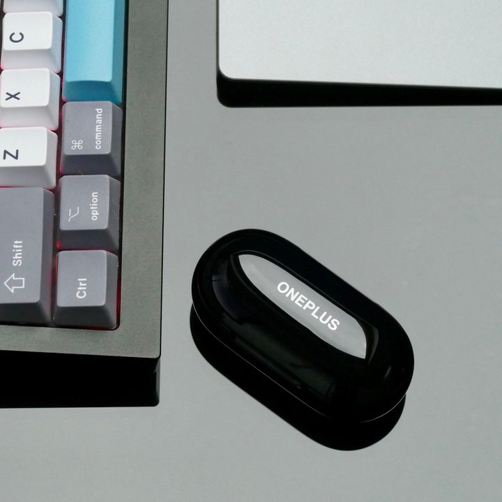 OnePlus Buds Z2 closed case.