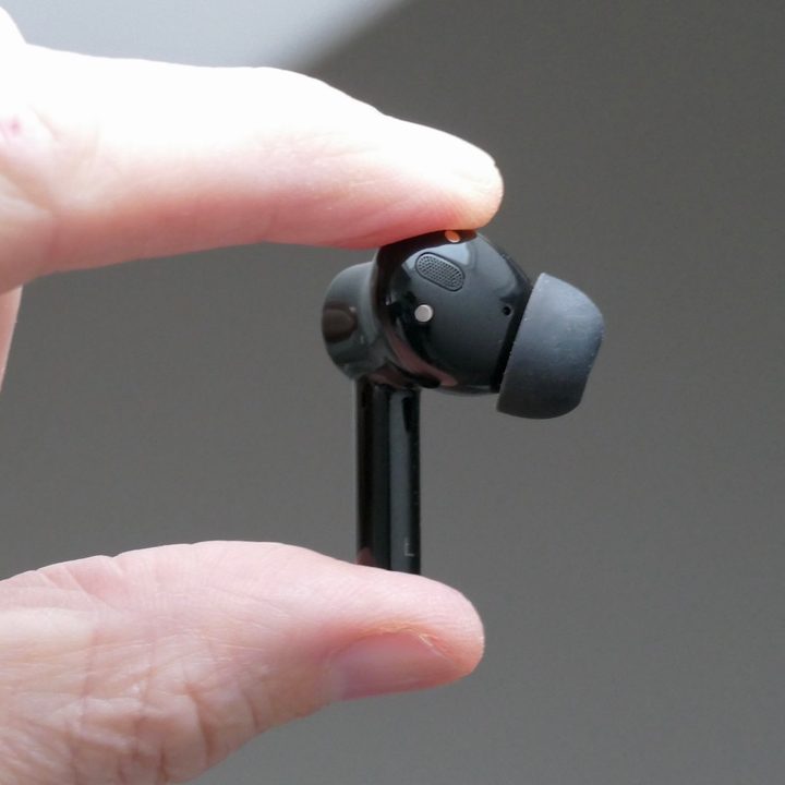 OnePlus Buds Z2 earbud.