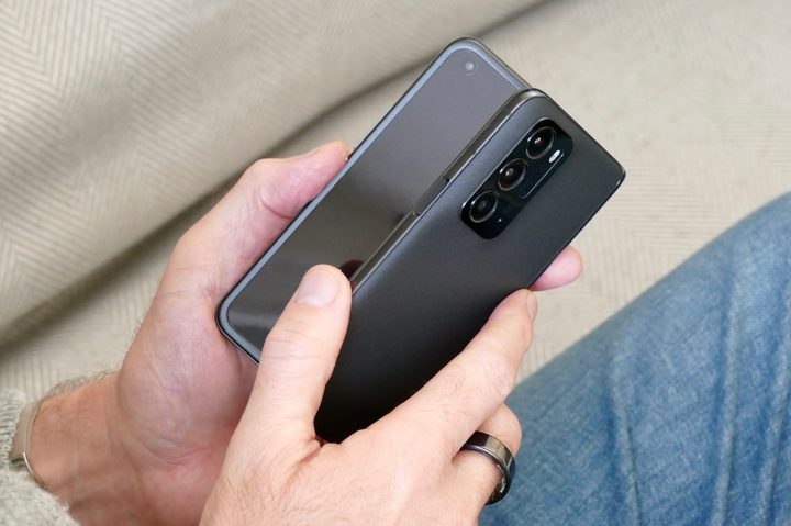 Opening the Oppo Find N.