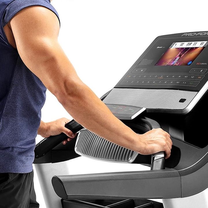 A man using the ProForm Pro 2000.