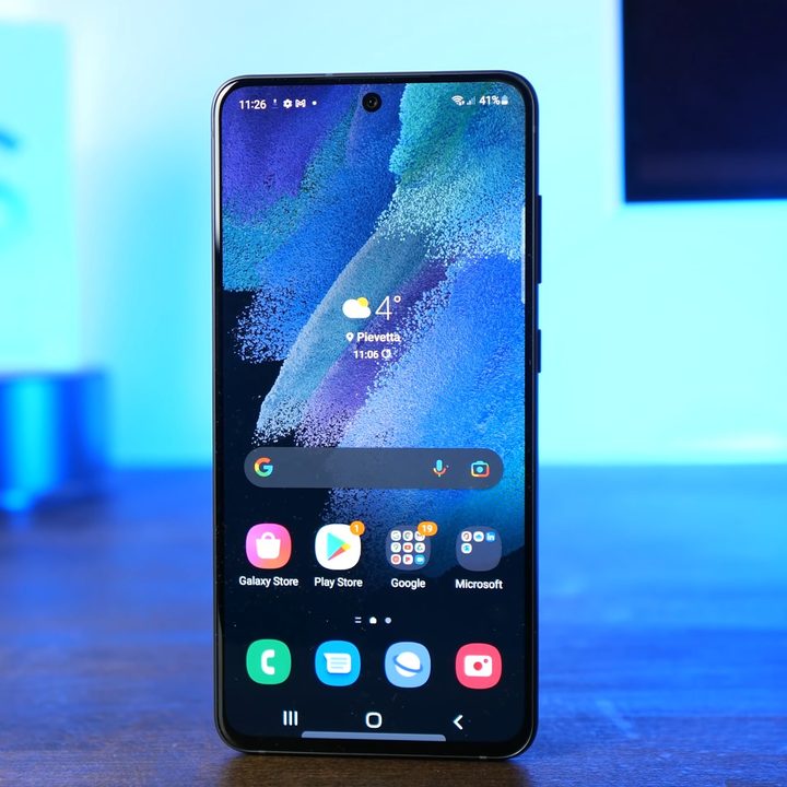 The 6.4-inch AMOLED display of the Samsung Galaxy S21 FE that is scheduled for launch in January 2022.