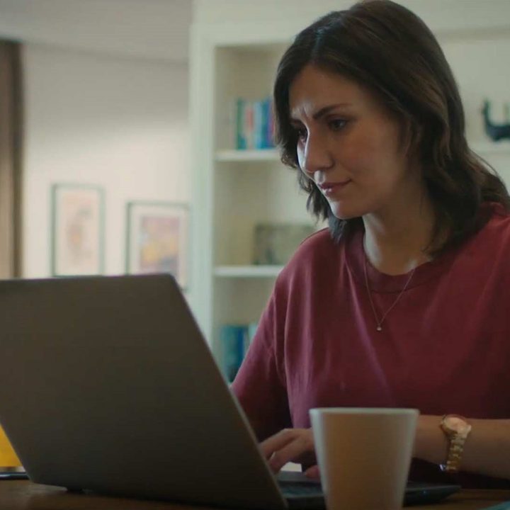 Woman using Sign Easy on laptop to sign documents.