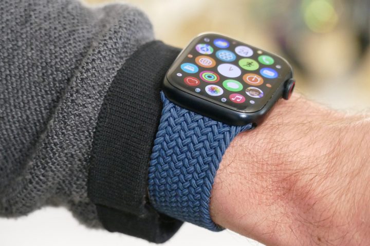 Apple Braided Solo Loop in blue.