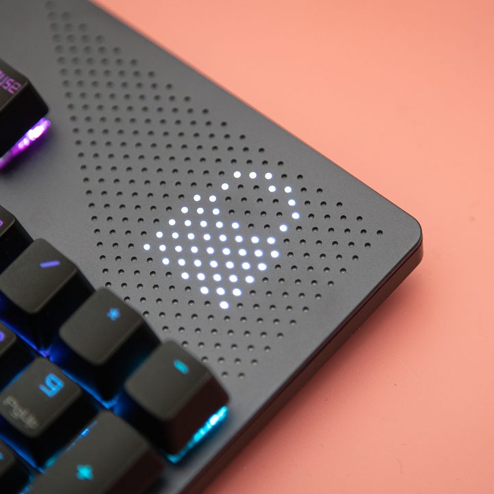 Lock icon the ROG Strix Flare II Animate.