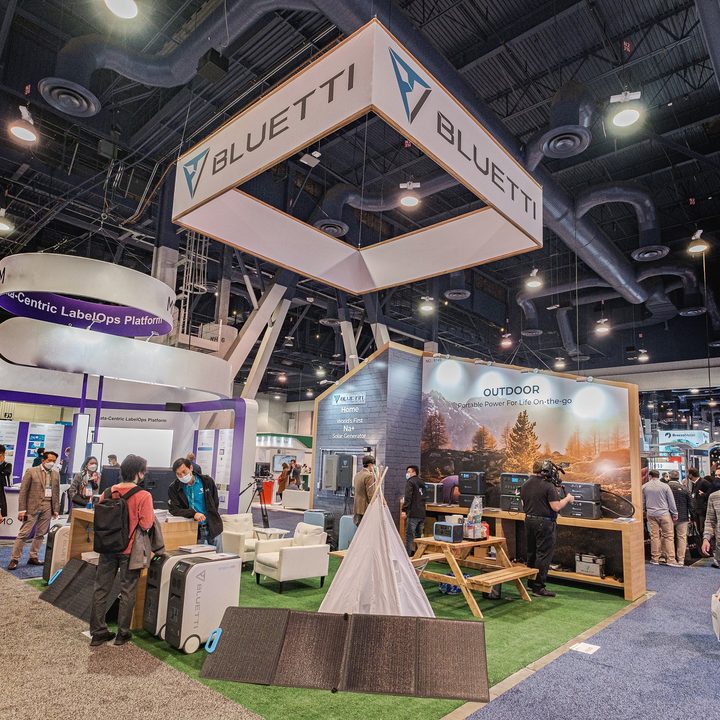 Bluetti demo booth at CES 2022 with attendants.