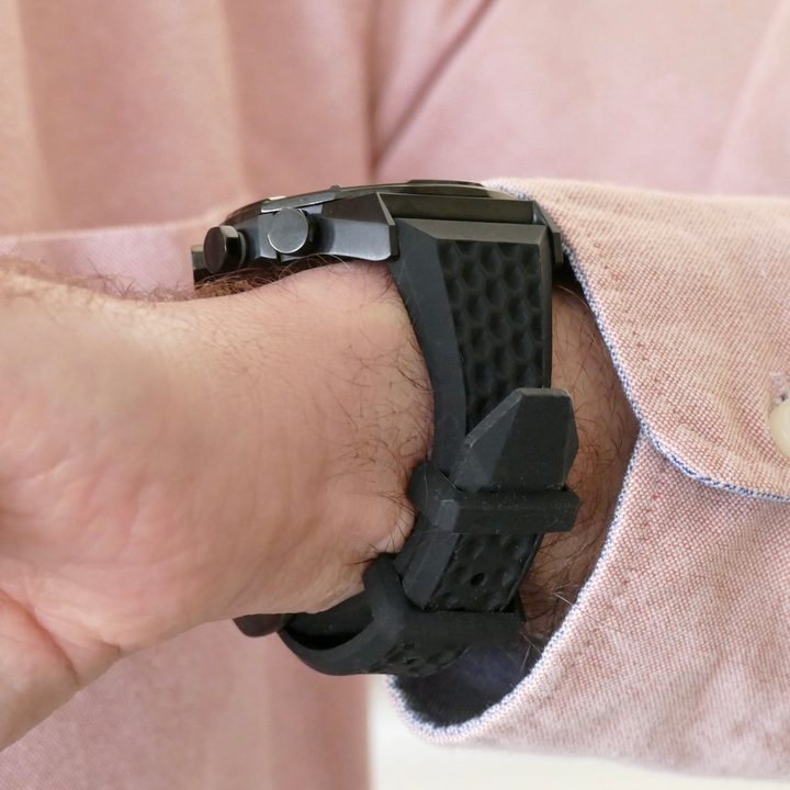 Citizen CZ Smart Hybrid strap seen from the side.