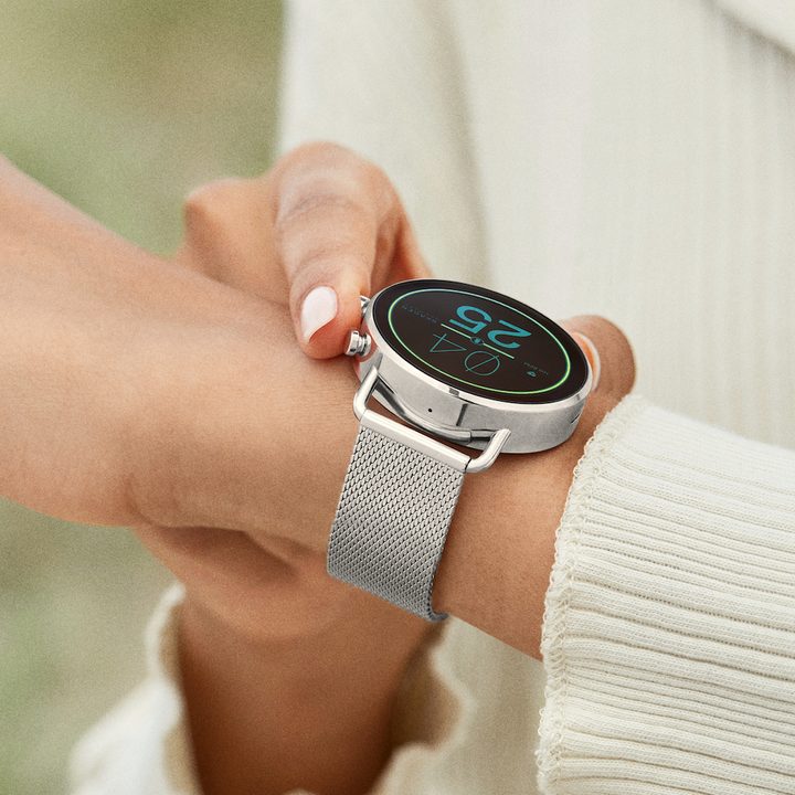 Fossil Skagen Falster Gen 6 on the wrist.