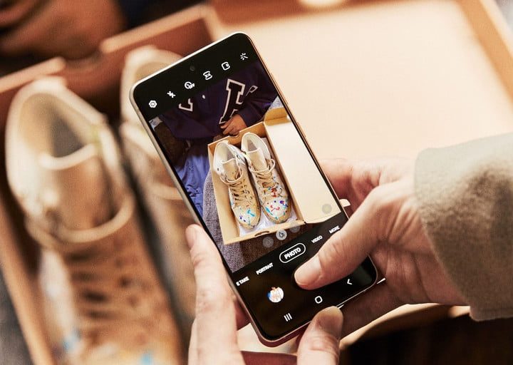 A photo showing the camera UI of the Samsung Galaxy S21 FE.