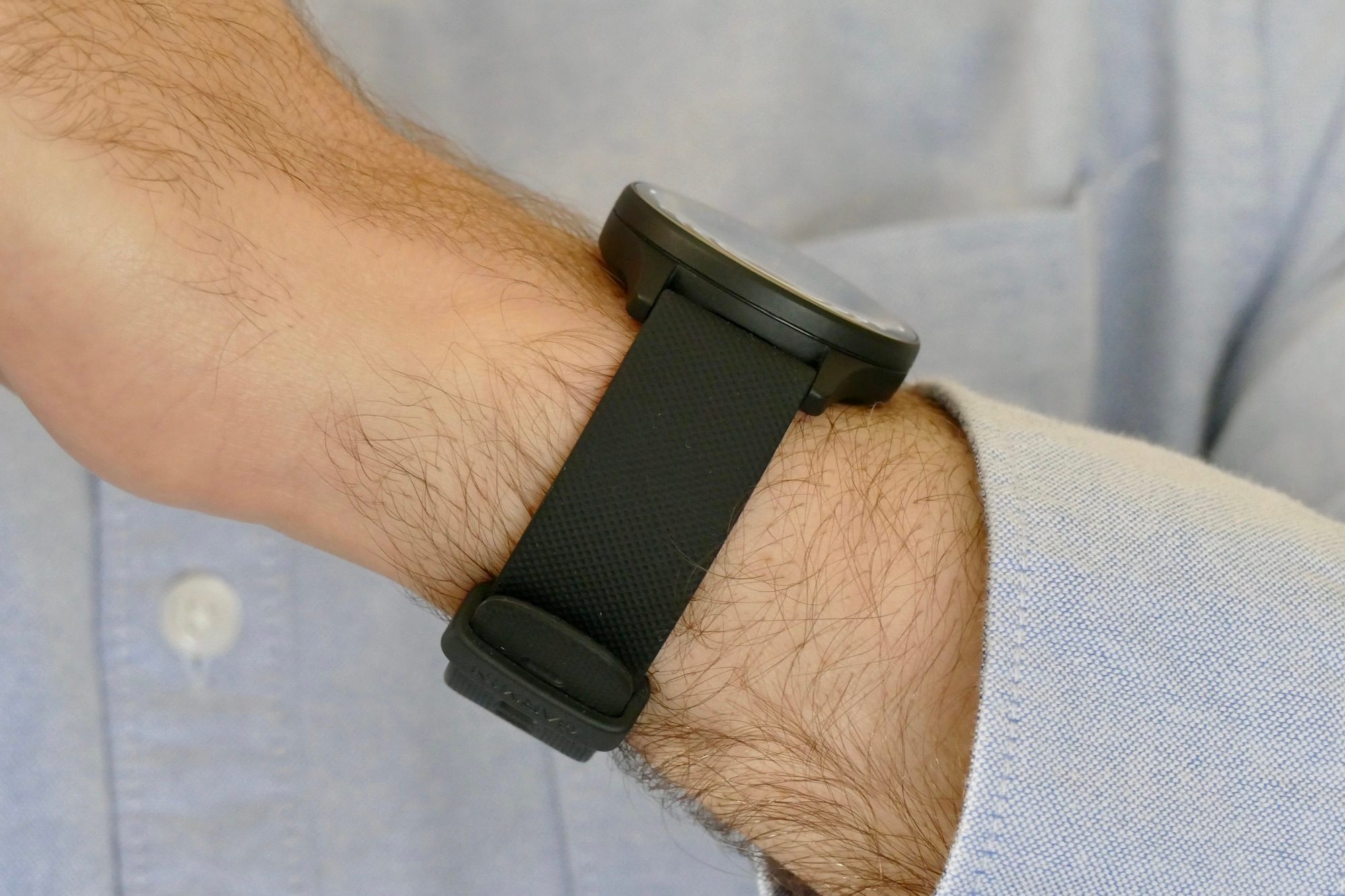 Garmin Vivomove Sport side profile.
