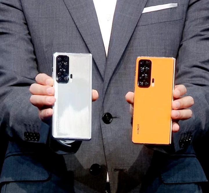 Honor Magic V closed, two colors.
