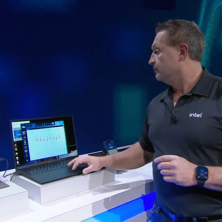 Man demonstrating how Intel Screenovate allows you to view your heart rate on your laptop.