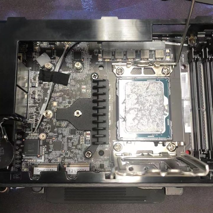 The rumored next-gen Intel NUC with a LGA1700 motherboard.