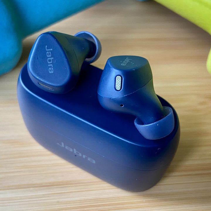 Jabra Elite 4 Active.
