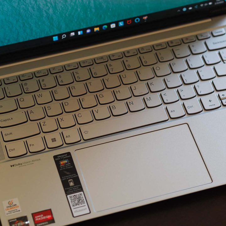 The keyboard and trackpad on the Lenovo IdeaPad Slim 7 Carbon.