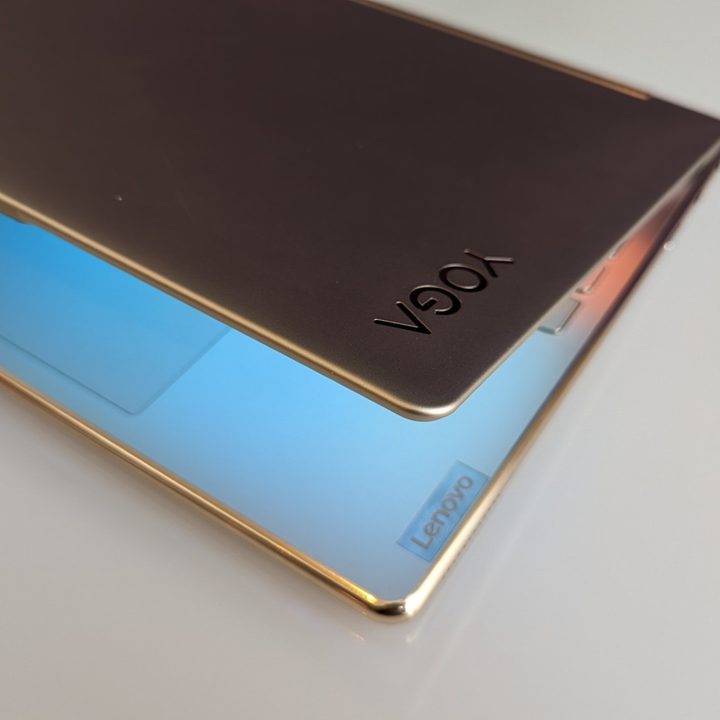 The rounded corners of the Lenovo Yoga 9i.