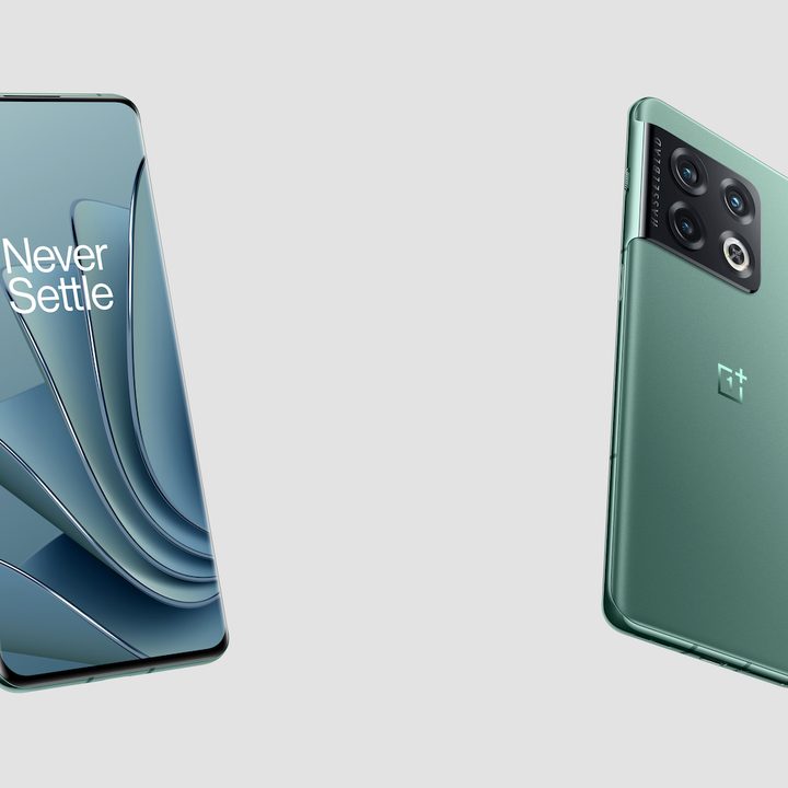 OnePlus 10 Pro in Emerald Forest color.