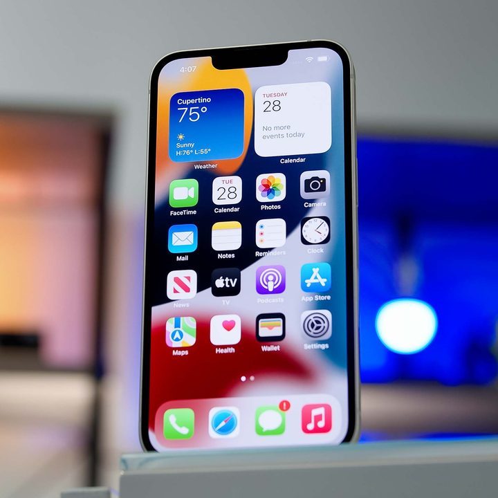 The OLED display of the Apple iPhone 13.