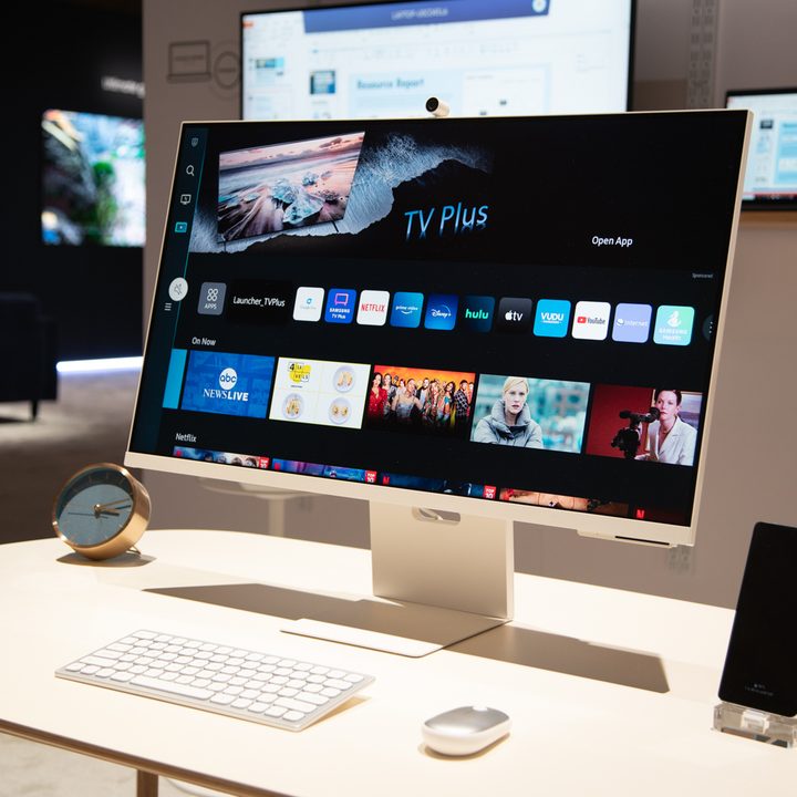 Samsung M80B monitor.
