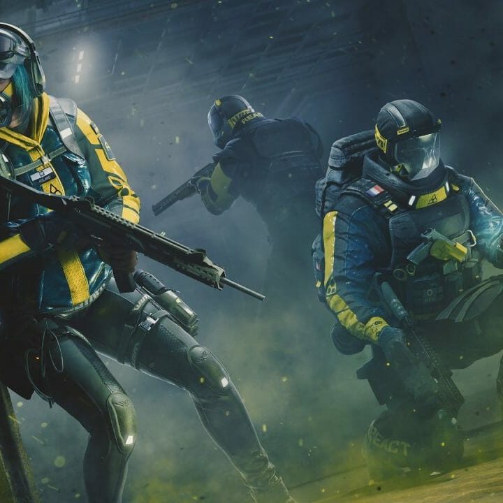 Operators prepare to move into sub zone in Rainbow Six Extraction.
