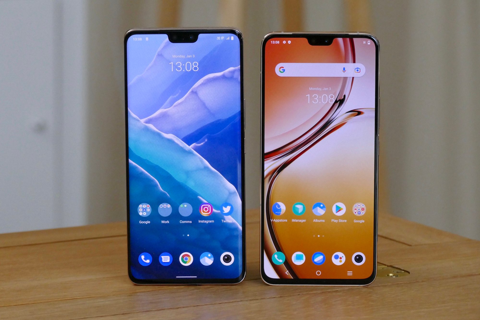 Vivo V23 Pro and V23 screens.