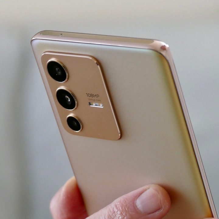 Vivo V23 Pro camera module.