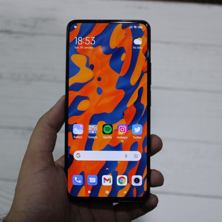 Xiaomi 11i Hypercharge display switched on.
