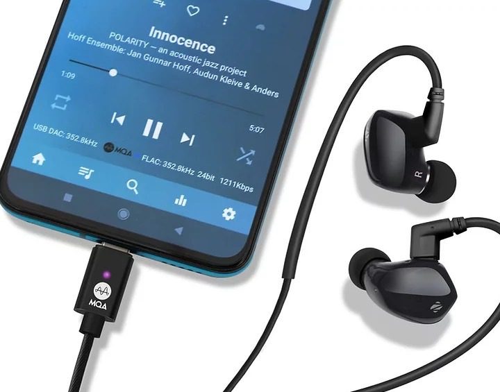 Zorloo Zophia hybrid wireless earbuds.