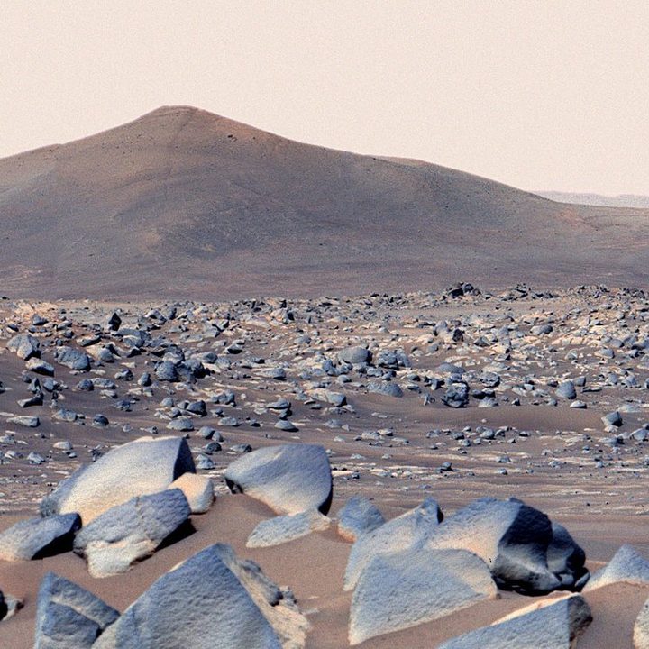 Martian hill called “Santa Cruz.” Boulders in the foreground are among the type of rocks the rover team has named “Ch’ał.”