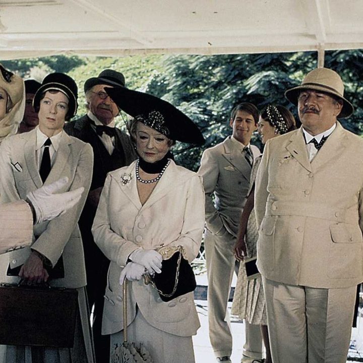 Poirot stands with various suspects in Death on the Nile.