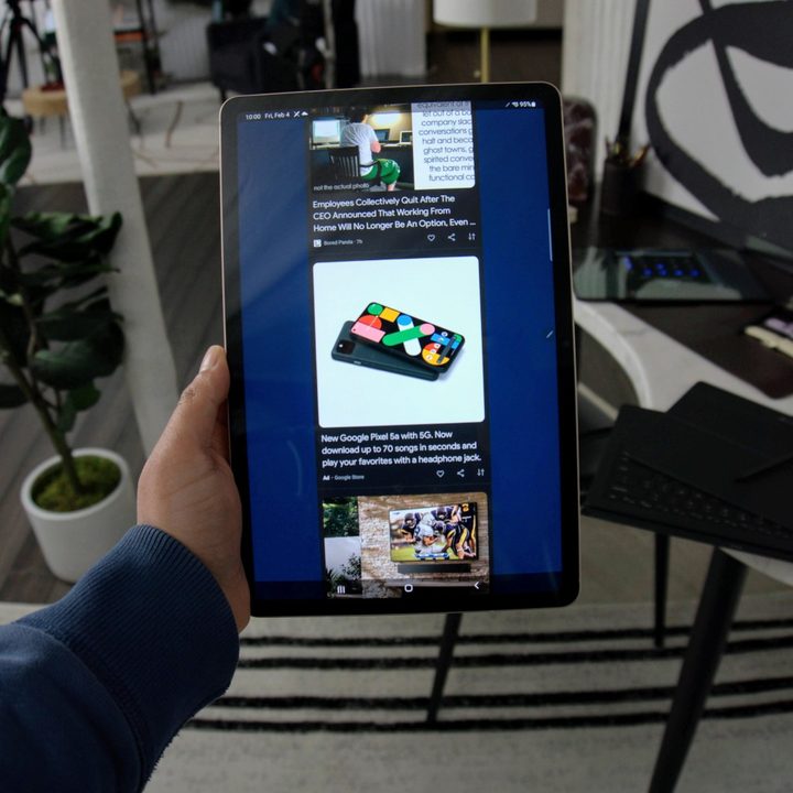 Vertical scrolling is possible on the Samsung Galaxy Tab S8.
