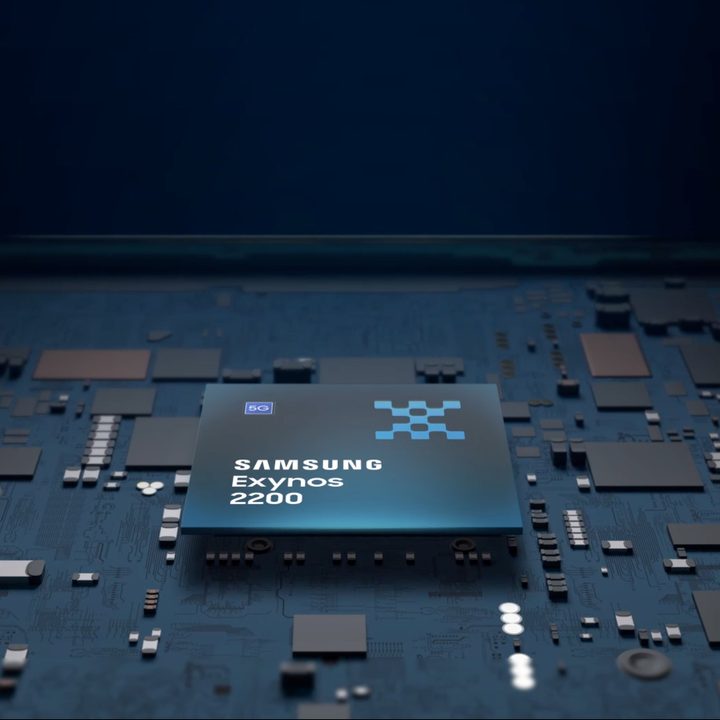 Samsung Exynos 2200 chipset illustration on a motherboard.