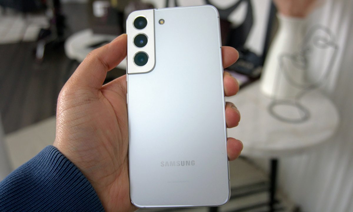The Samsung Galaxy S22 in hand.