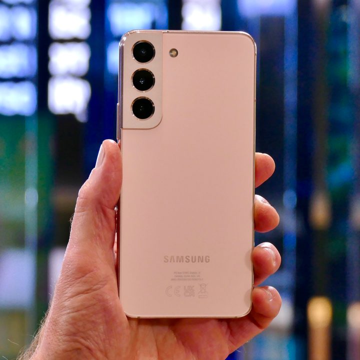 Galaxy S22 in Pink Gold.