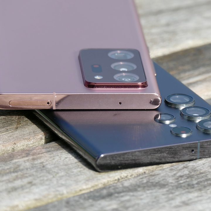 Galaxy S22 Ultra and Note 20 Ultra camera modules.
