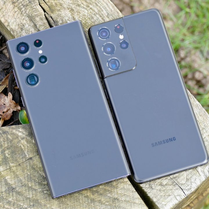 The Galaxy S22 Ultra and S21 Ultra in Phantom Black,