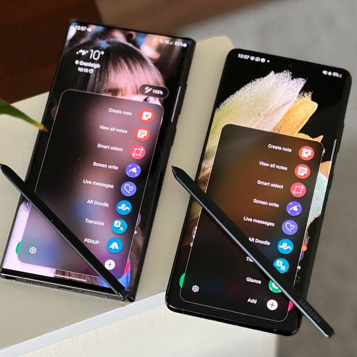Galaxy S22 Ultra and S21 Ultra with S Pen stylus.