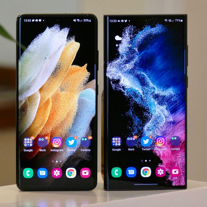 Galaxy S22 Ultra and S21 Ultra screens.