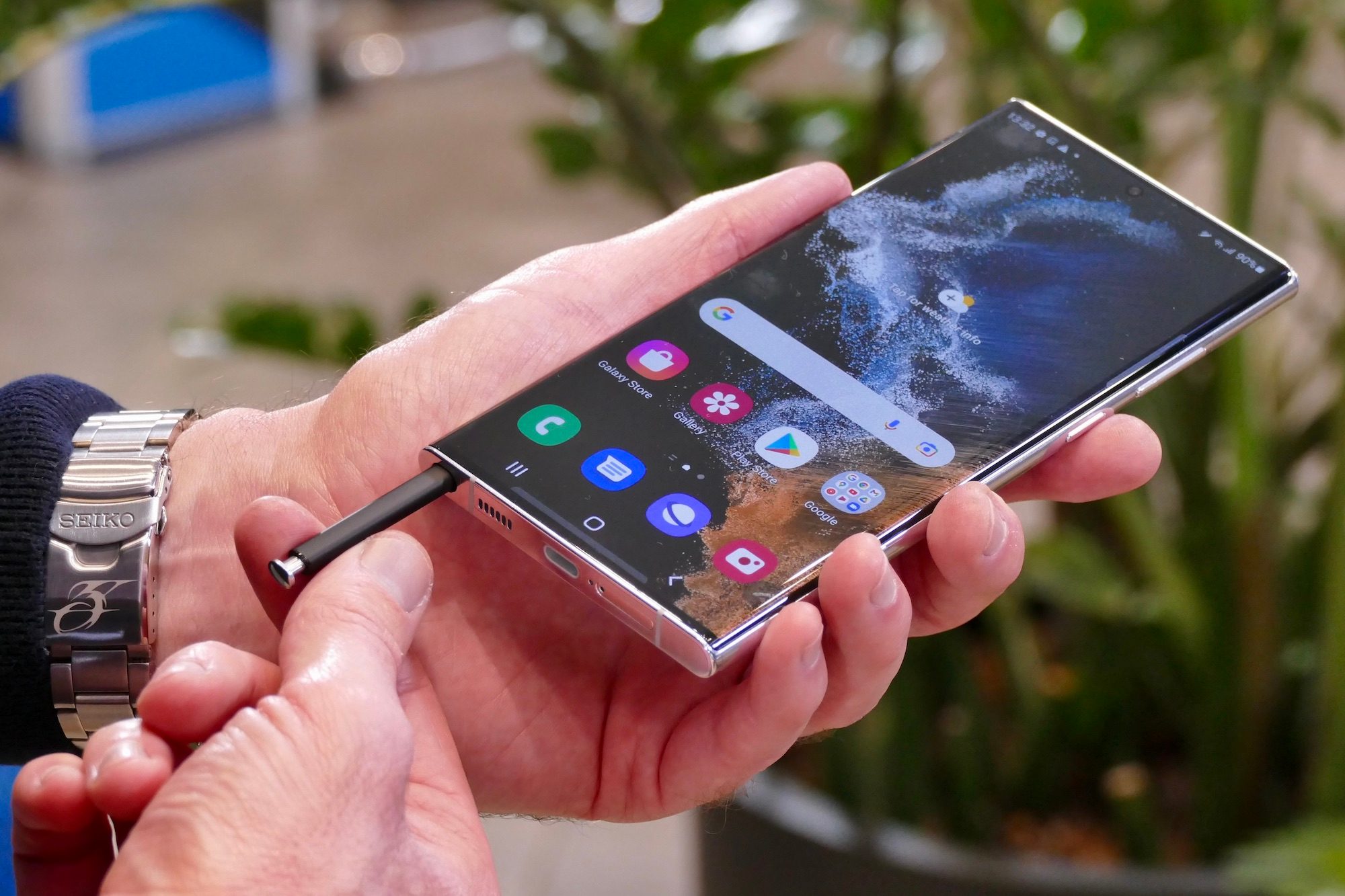Taking the S Pen out the Galaxy S22 Ultra.
