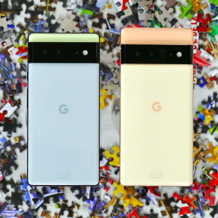 Pixel 6 (left) and Pixel 6 Pro (right).