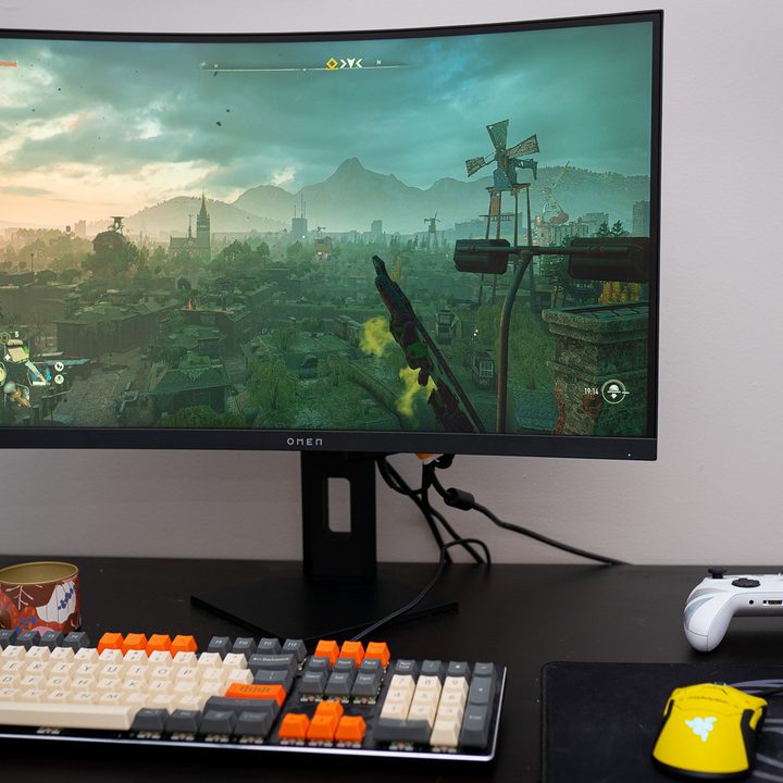Dying Light 2 is displayed on the HP Omen 27c monitor sitting on a desk.