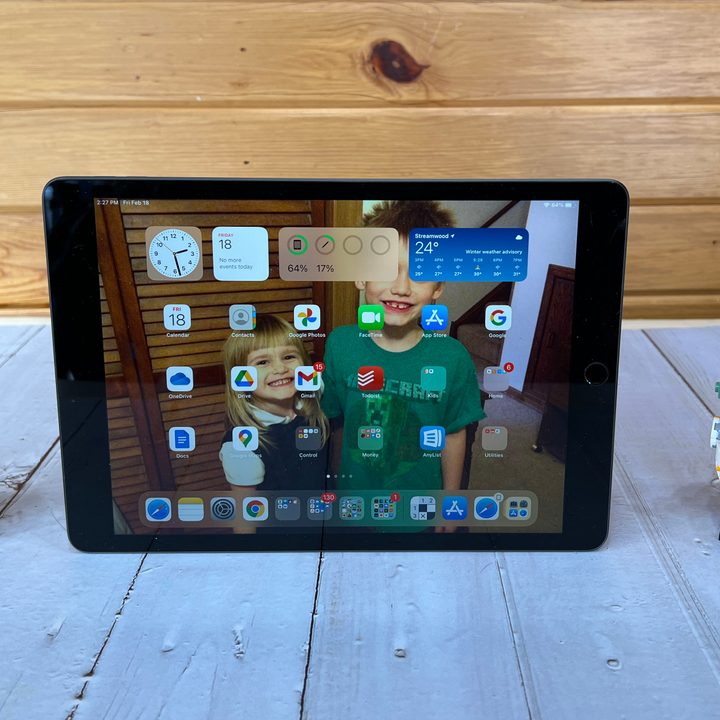 The iPad 2021 is a pretty great tablet for the budget concious.