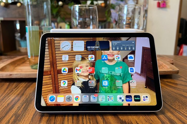 An iPad Mini 2021 displaying the homescreen with a number of apps.