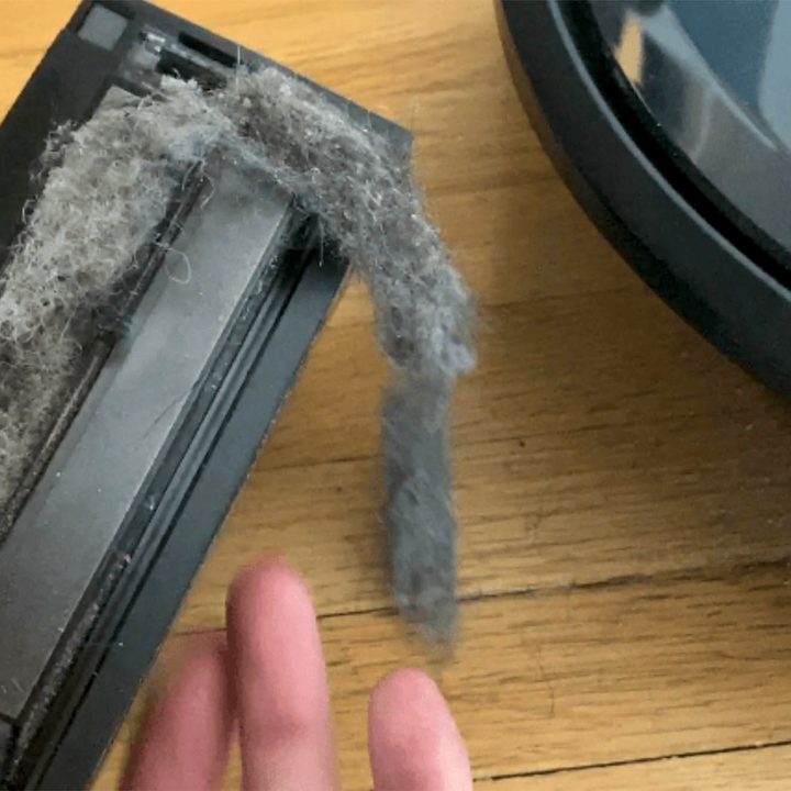 iRobot Roomba e5's overflowing dustbin.