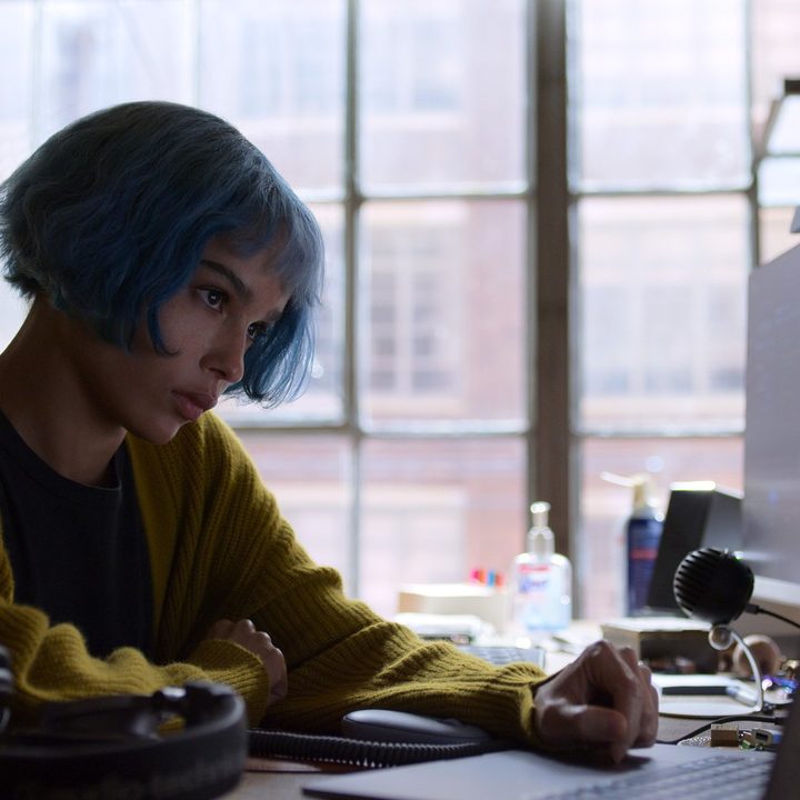 Zoe Kravitz stares at a computer in a scene from KIMI.