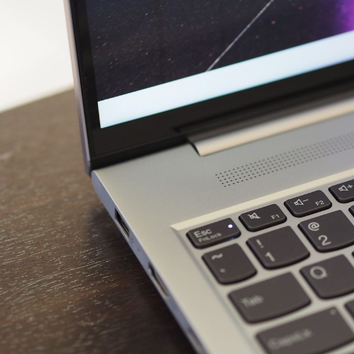The left-bottom corner of the display of the Lenovo IdeaPad Slim 7 Pro.