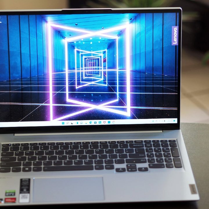 The display of the Lenovo IdeaPad Slim 7 Pro.