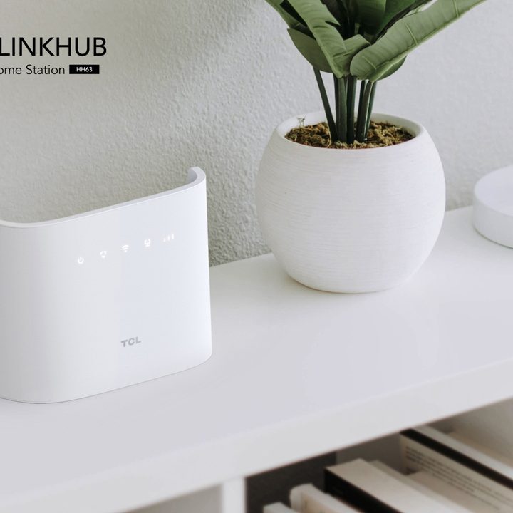 A Linkhub CAT6 HH63 has a maximum download speed of 300Mbps and is compatible with eSIM.