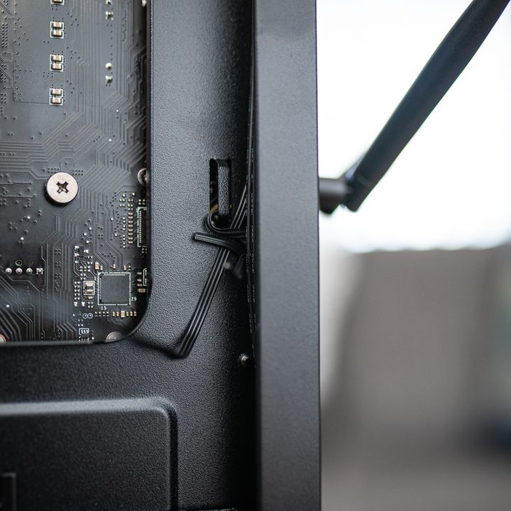 Twist tie on the MSI Aegis RS 12.