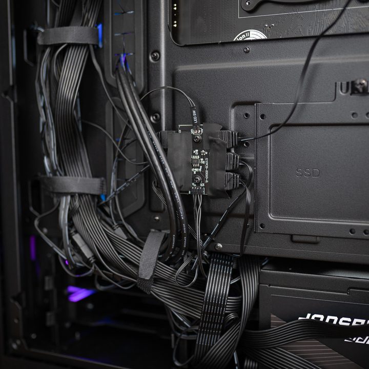 Twist tie on the MSI Aegis RS 12.