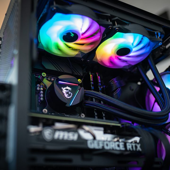 A look at the components inside the MSI Aegis RS 12.